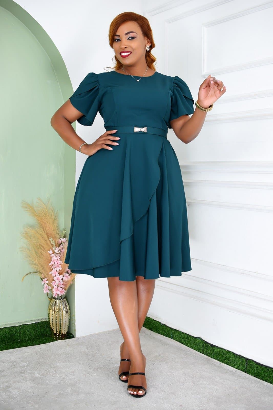 Elegant Stylish Dress Thumbnail 4