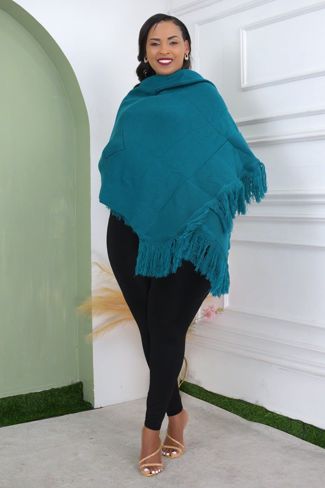 Elegant & Cozy Turkey Shawls – Style Meets Warmth Thumbnail 10