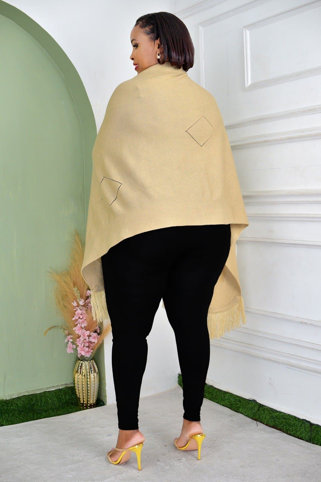 Elegant & Cozy Turkey Shawls – Style Meets Warmth Thumbnail 4