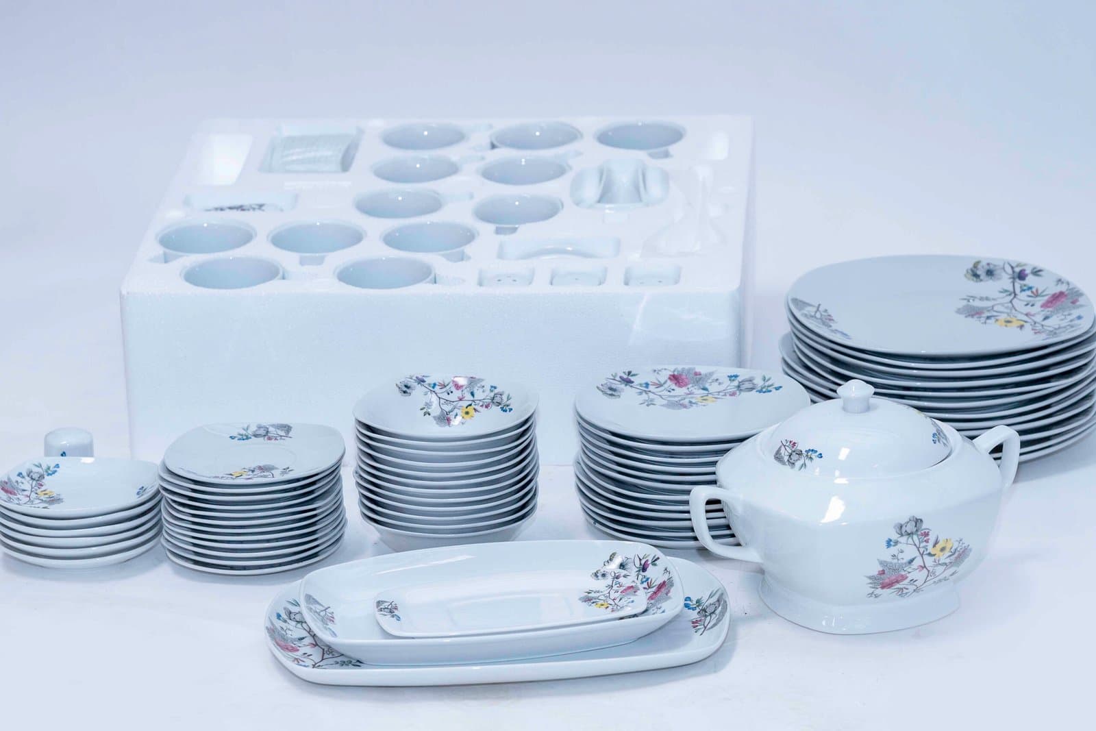 Whitesun NOSIR 130-Piece Porcelain Dinnerware Set – Service for 12 with Plates, Bowls, Mugs, Serving Platters & Accessories