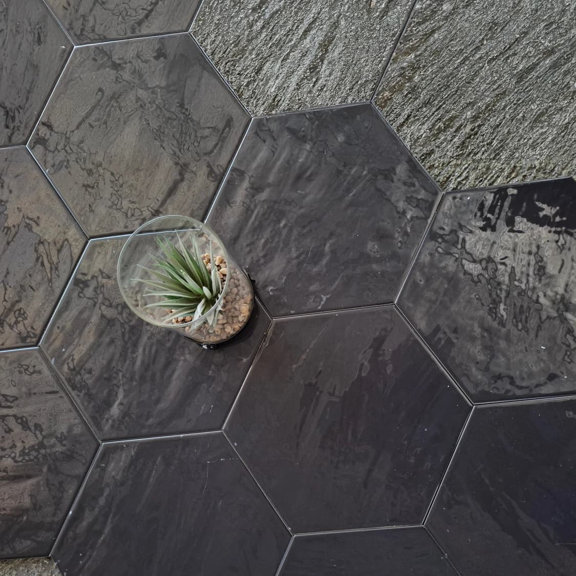 Hexa Chiara Negro Shiny Porcelain Floor Tile - 258 x 290mm